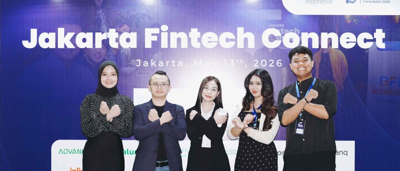 Tim Xignature berfoto bersama di panggung utama Side Event RUA AFTECH dan Jakarta Fintech Connect 13 Mei 2026 dengan pose kolaborasi industri.