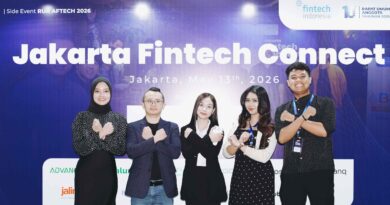Tim Xignature berfoto bersama di panggung utama Side Event RUA AFTECH dan Jakarta Fintech Connect 13 Mei 2026 dengan pose kolaborasi industri.