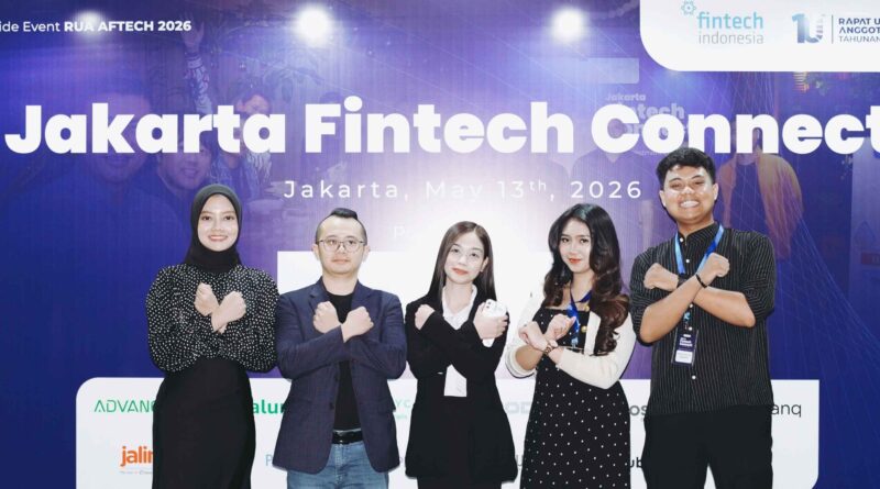 Tim Xignature berfoto bersama di panggung utama Side Event RUA AFTECH dan Jakarta Fintech Connect 13 Mei 2026 dengan pose kolaborasi industri.