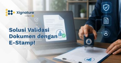 Ilustrasi penggunaan E-Stamp atau stempel digital untuk validasi dokumen perusahaan pada laptop dan dokumen fisik yang menjamin keamanan serta keaslian data.