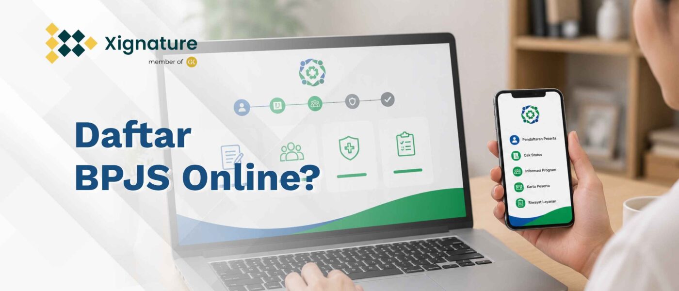 Seseorang sedang mengakses panduan alur pendaftaran BPJS online melalui layar laptop dan aplikasi smartphone di atas meja kerja kantor.