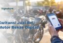 Foto transaksi jual beli motor bekas dengan kwitansi digital di smartphone