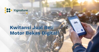 Foto transaksi jual beli motor bekas dengan kwitansi digital di smartphone