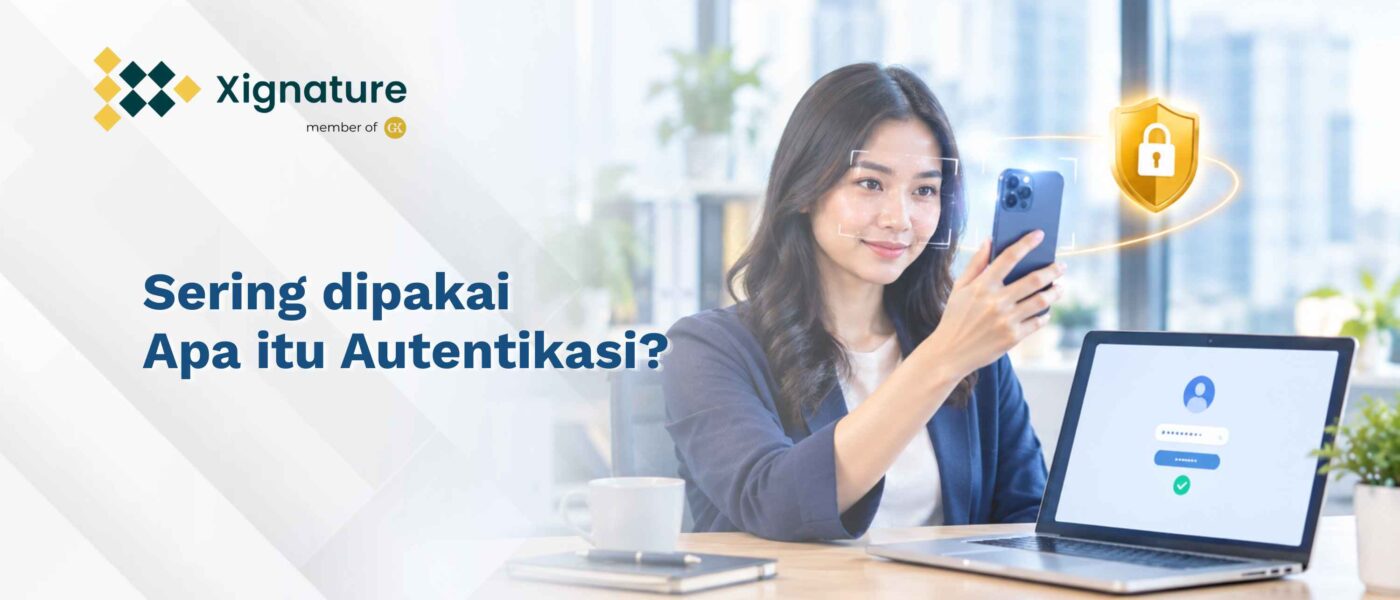 Perempuan memverifikasi identitas dengan pemindaian wajah di ponsel sebelum login.