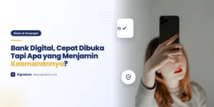 Perempuan membuka rekening bank digital dari sofa dengan verifikasi wajah di ponsel.